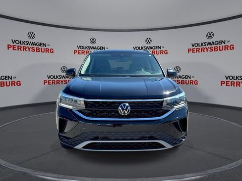 Certified 2023 Volkswagen Taos SE w/ Panoramic Sunroof Package AWD/4WD image 3