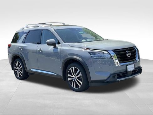 Used 2023 Nissan Pathfinder Platinum AWD/4WD image 3
