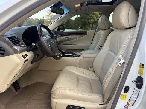 Used 2014 Lexus LS 460 image 33