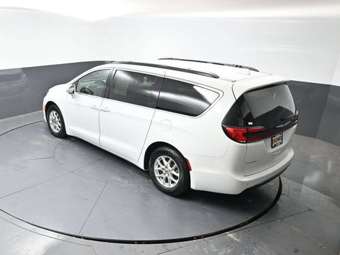 Used 2022 Chrysler Pacifica Touring-L FWD image 18
