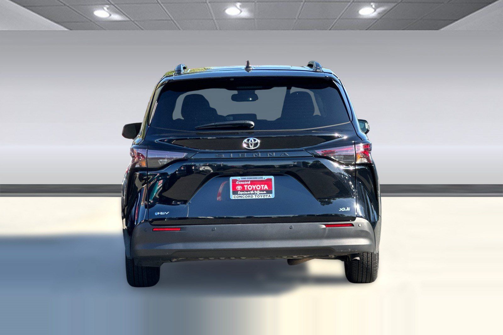 Used 2026 Toyota Sienna XLE FWD image 10