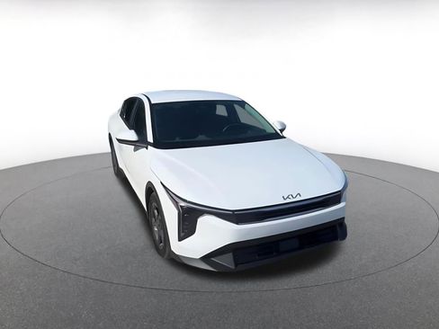 Used 2025 Kia K4 LXS image 3
