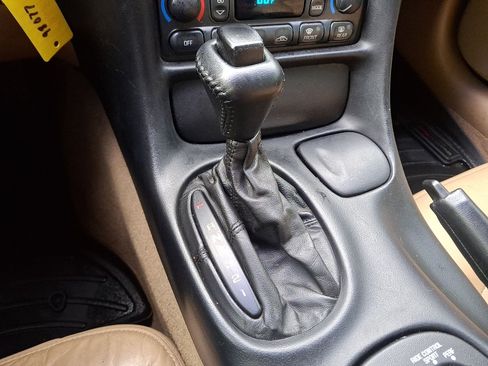 Used 2001 Chevrolet Corvette Convertible w/ Preferred Equipment Group2 RWD image 12