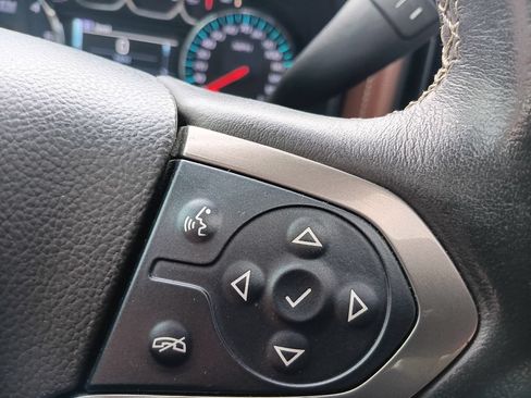 Used 2015 Chevrolet Silverado 1500 High Country w/ High Country Premium Package AWD/4WD image 10