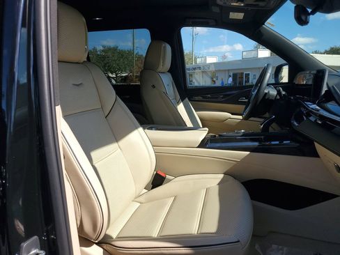 Certified 2023 Cadillac Escalade Premium Luxury image 22