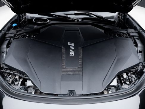 Used 2024 BMW i7 eDrive50 w/ M Sport Package image 73