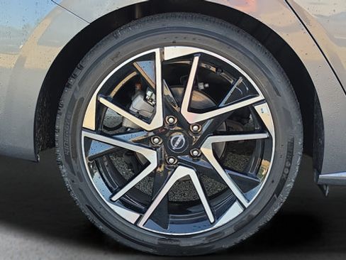 Used 2025 Nissan Sentra SR FWD image 18