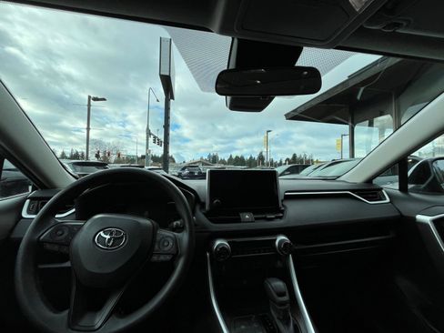 Used 2025 Toyota RAV4 XLE image 33