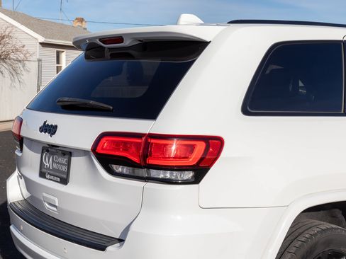 Used 2020 Jeep Grand Cherokee Altitude AWD/4WD image 32