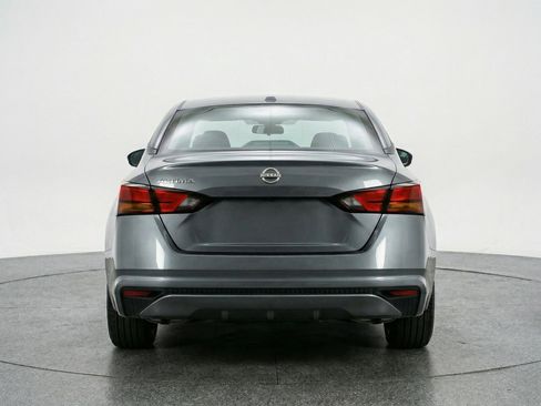 Used 2025 Nissan Altima 2.5 SV FWD image 7