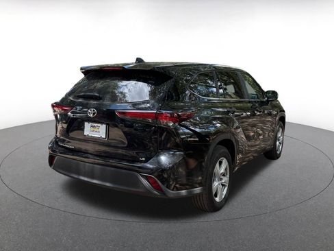 Used 2025 Toyota Highlander LE FWD image 7