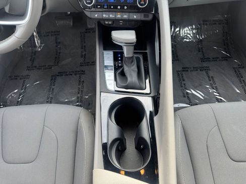 Used 2025 Hyundai Elantra SEL image 41