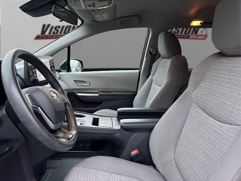 Used 2021 Toyota Sienna LE image 9