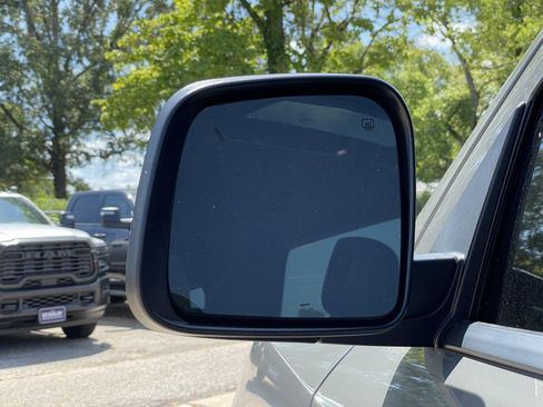 Used 2024 Dodge Durango SXT w/ SXT Blacktop Group AWD/4WD image 31