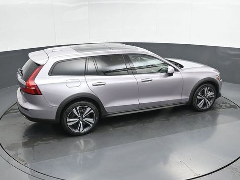 New 2026 Volvo V60 B5 Cross Country Plus w/ Climate Package AWD/4WD image 31