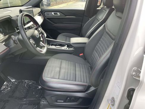 Used 2025 Ford Explorer ST-Line w/ ST-Line Street Pack AWD/4WD image 29