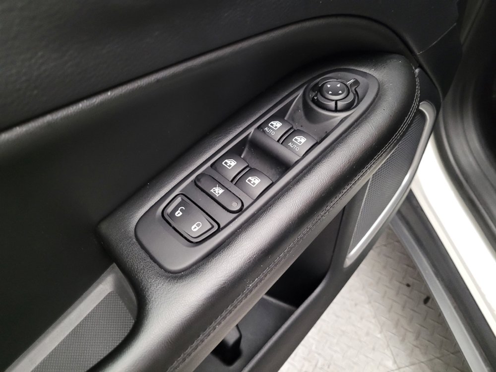 Used 2020 Jeep Compass Latitude FWD image 27