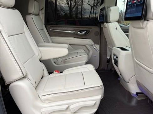Used 2024 GMC Yukon XL Denali w/ Advanced Technology Package image 26