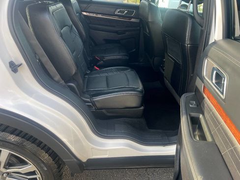 Used 2016 Ford Explorer Platinum AWD/4WD image 29