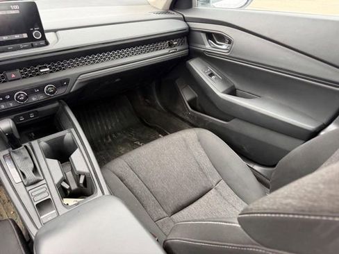 Used 2025 Honda Accord SE image 15