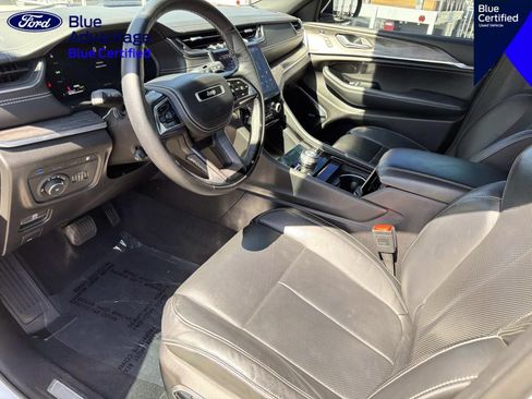 Used 2022 Jeep Grand Cherokee Overland w/ Advanced Protech Group III AWD/4WD image 19