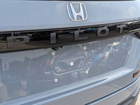 Used 2025 Honda Pilot TrailSport image 11