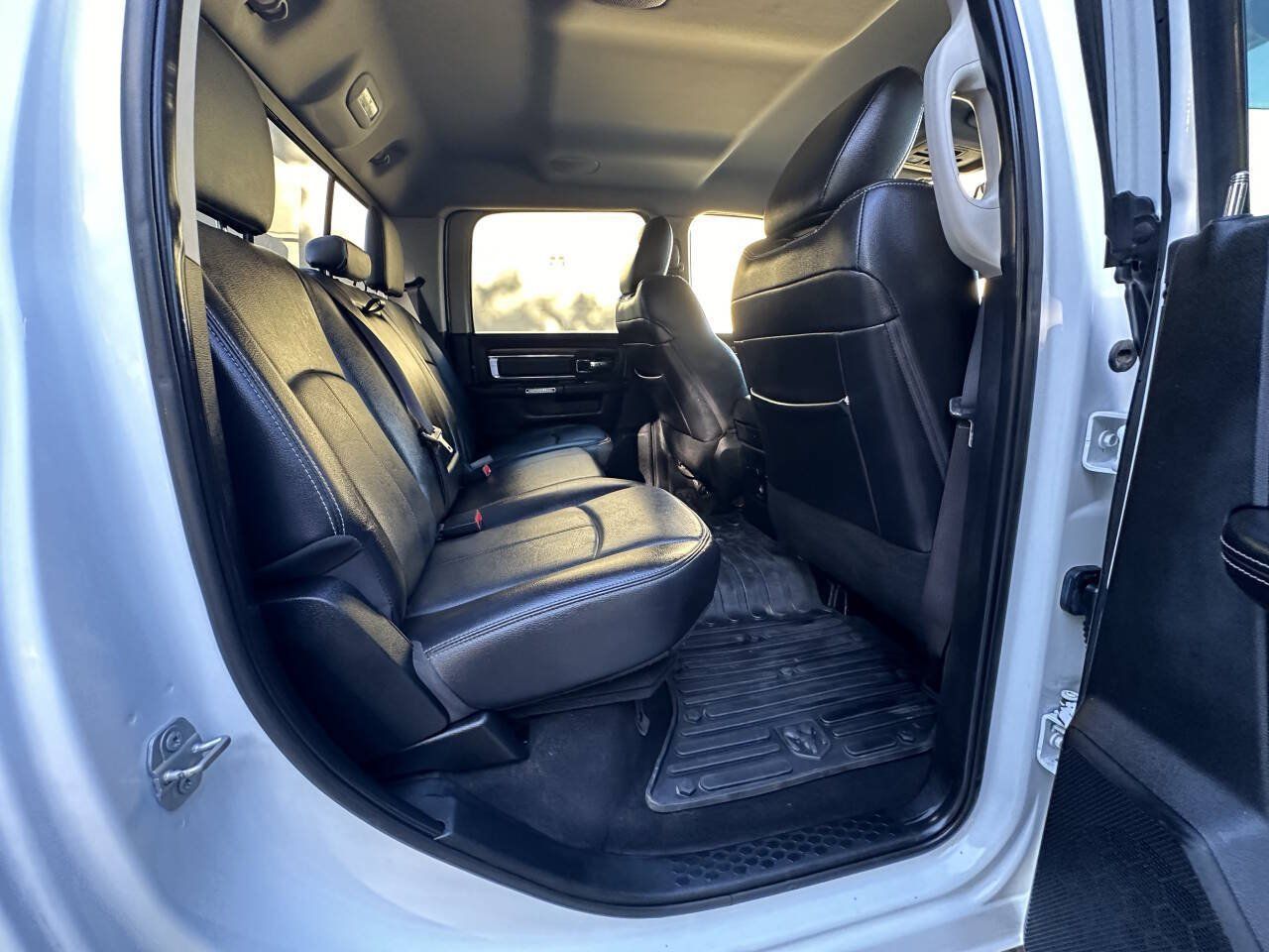 Used 2018 RAM 3500 Laramie w/ Convenience Group AWD/4WD image 14