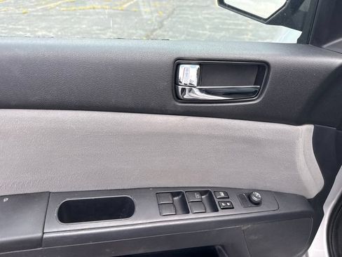 Used 2010 Nissan Sentra 2.0 SR w/ Convenience Pkg FWD image 11