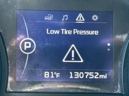 Used 2017 Kia Sedona LX w/ LX Essentials Premium Package FWD image 26