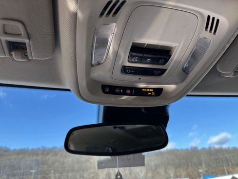 Used 2022 Buick Envision Preferred w/ Sport Touring Package image 17