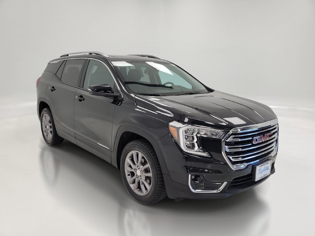 Used 2024 GMC Terrain SLT AWD/4WD image 3