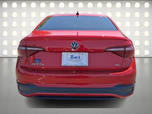 Used 2023 Volkswagen Jetta SE FWD image 6