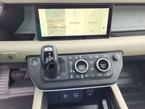 Used 2024 Land Rover Defender 110 X-Dynamic SE image 14
