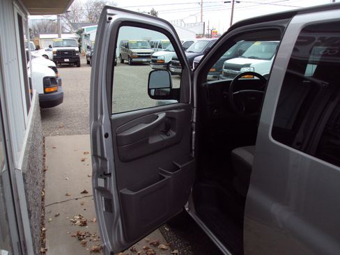 Used 2013 Chevrolet Express 1500 LT w/ LT Preferred Equipment Group image 16