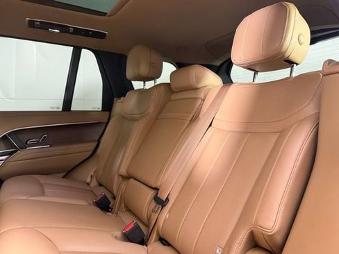 Used 2025 Land Rover Range Rover SE image 24