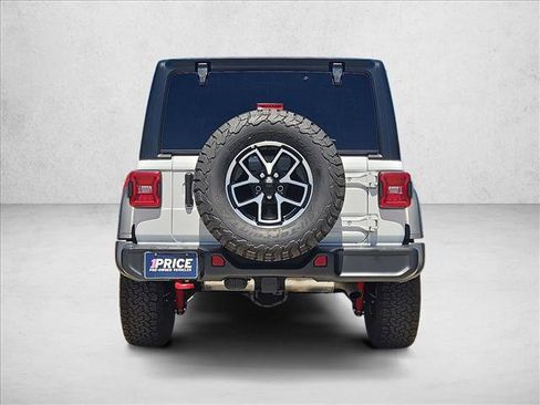 Used 2025 Jeep Wrangler Unlimited Rubicon AWD/4WD image 7