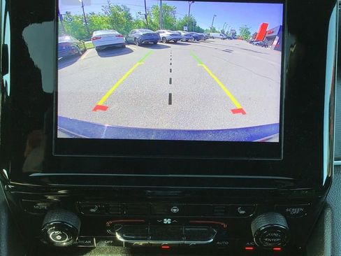 Used 2023 Jeep Grand Cherokee L Laredo AWD/4WD image 10