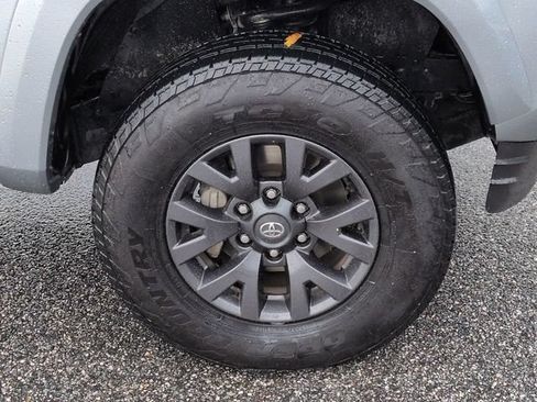 Used 2021 Toyota Tacoma SR5 RWD image 11