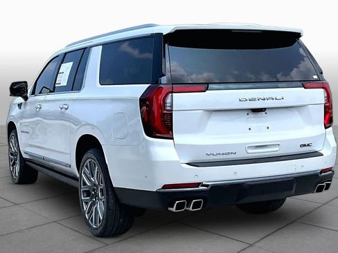 Used 2025 GMC Yukon XL Denali Ultimate AWD/4WD image 12
