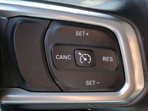 Used 2020 Jeep Wrangler Unlimited Sahara AWD/4WD image 22
