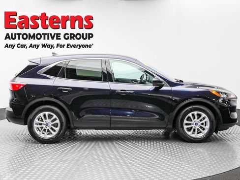 Used 2021 Ford Escape SE image 4