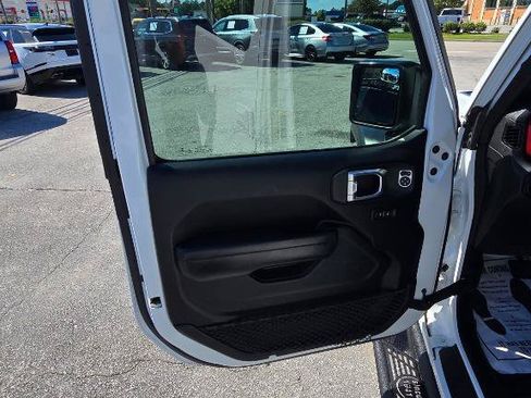 Used 2020 Jeep Wrangler Unlimited Rubicon AWD/4WD image 9
