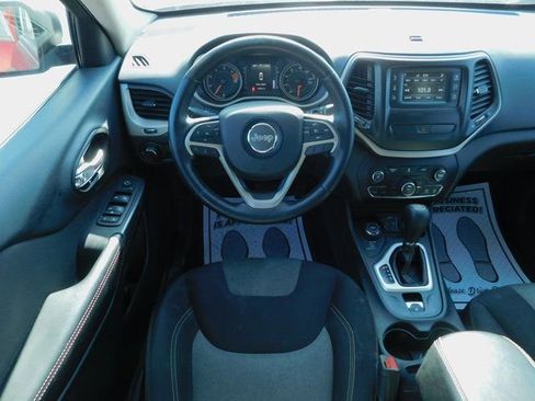 Used 2016 Jeep Cherokee Altitude w/ Cold Weather Group image 13