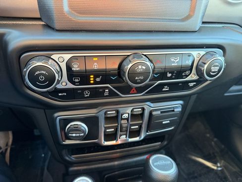 Used 2020 Jeep Gladiator Sport w/ Quick Order Package 24S image 20