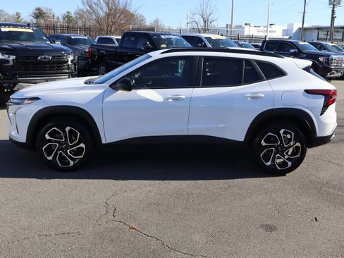 Certified 2024 Chevrolet Trax RS w/ Driver Confidence Package image 7