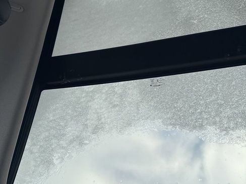 Used 2019 Chrysler Pacifica Limited image 36