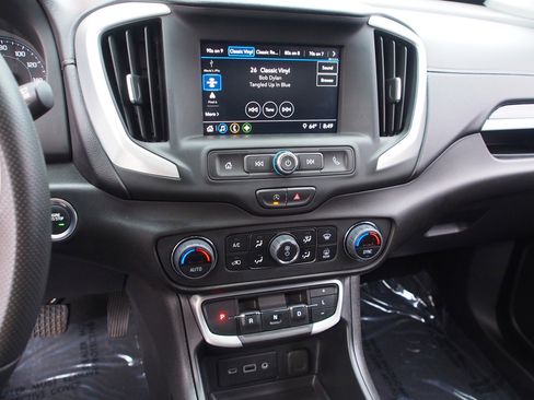 Used 2023 GMC Terrain SLE w/ Driver Convenience Package image 25