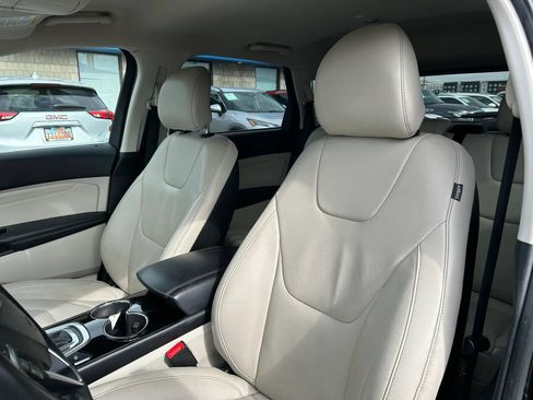 Used 2018 Ford Edge Titanium w/ Technology Package AWD/4WD image 11