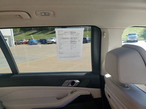 Used 2022 BMW X7 xDrive40i w/ Premium Package image 16