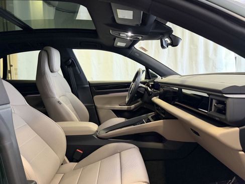 Certified 2025 Porsche Macan Electric image 16